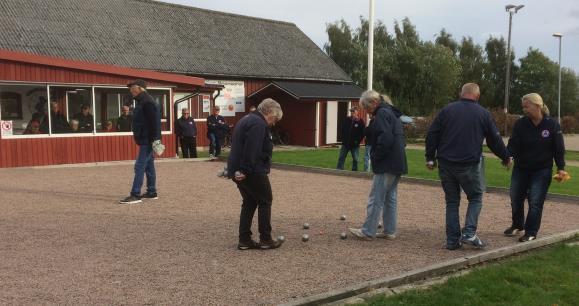 Sommarens Utomhusspel Utesäsongen är avslutad. Det är tur för det var riktigt kallt, det behövdes verkligen vinterkläder den sista tisdagen.