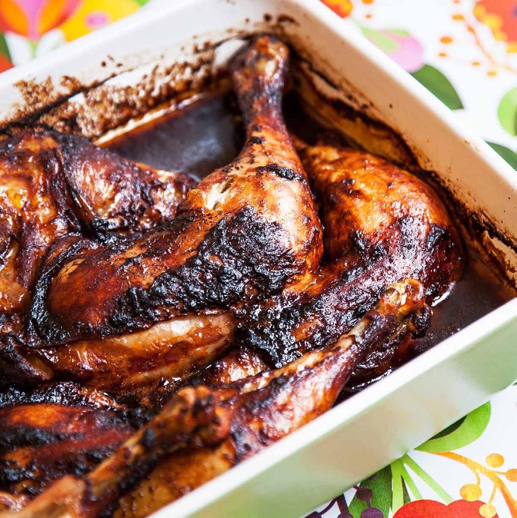 MARINERADE KYCKLINGKLUBBOR med passionsfruktssalsa Ca 1 tim Kyckling 1 msk riven ingefära 1 vitlöksklyfta 1 dl japansk soja* ½ dl olivolja* 3 krm chiliflakes* 1 tsk paprikapulver* ½ dl tomatpuré* msk