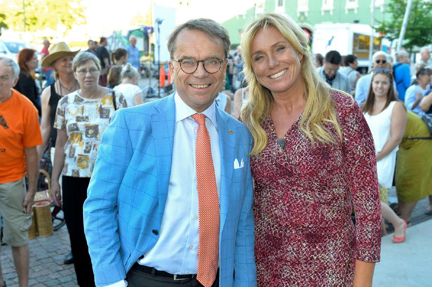 Antikrundan kommer till Alvesta Huseby bruk är en av de sex platser som i sommar får besök av Anne Lundberg och 20 av Sveriges främsta antikexperter, under Antikrundans turné.
