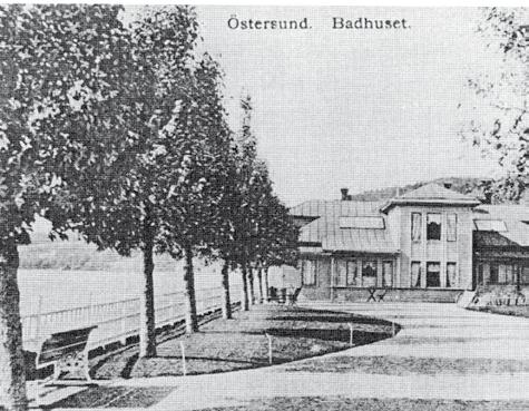 Det var i denna tid som tanken på ett badhus i centrala Östersund föddes. I november 1881 stod badhuset på pålar klart och man kunde njuta av bad i Storsjöns rena, friska vatten.