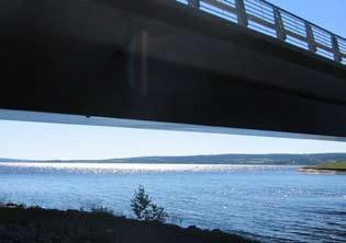 Vid de centrala delarna av Frösön hittar man Frösöbron som ett monument över det moderna bilsamhället.