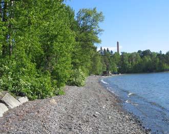 med stråket som leder in till Östersunds centrum är det här ett av stadens största grönområde. Längs Frösö strand finns både grillplatser, badvikar och bryggor.