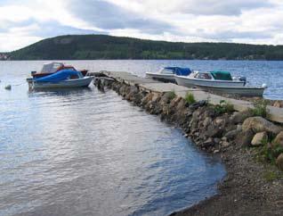 strandområden - lugnvik I Lugnvik finns ett antal parksläpp som fungerar som förvaringsplats för mindre fritidsbåtar. Dessa platser används flitigt och en del verkar också användas till bad.