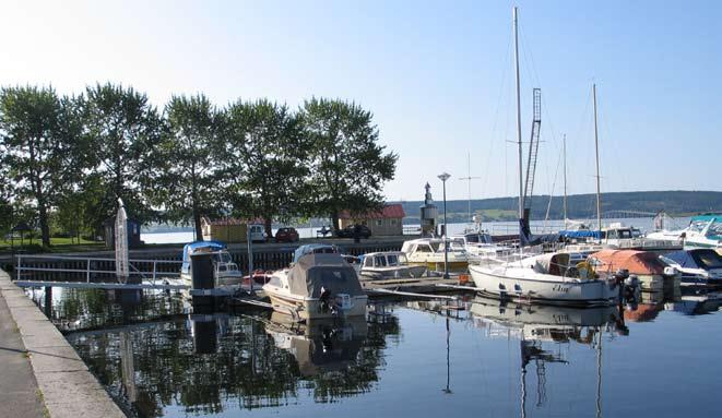 strandområden - centrum, norr & söder Sjötorget nedanför västra stationen har en hamnkaraktär med båtliv, matservering och