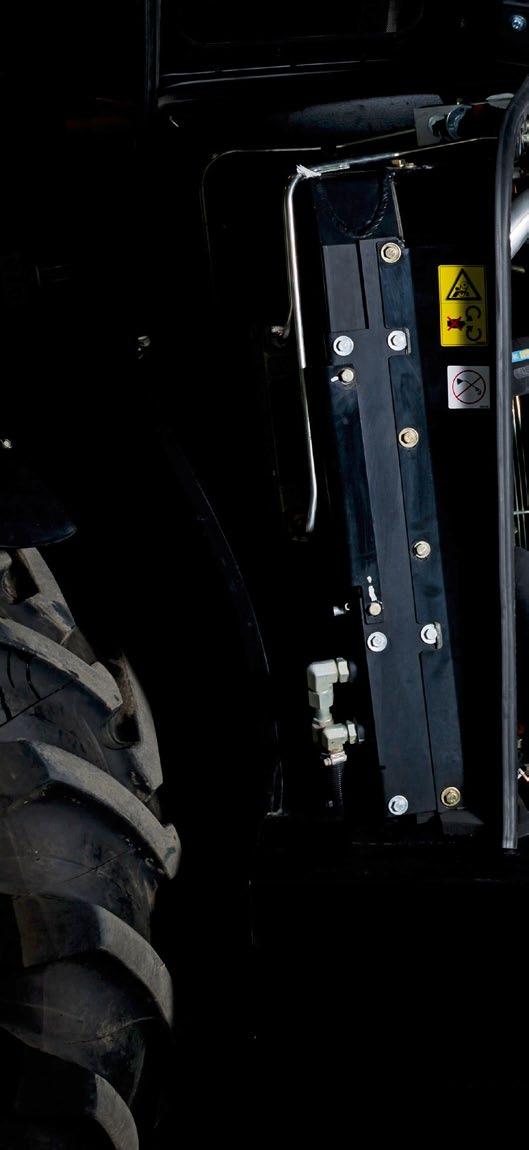 Motor och servicevänlighet (TH336C, TH337C, TH406C, TH407C) Servicearbeten kan inte bli enklare. Motor och transmission ryms under en stor gasfjäderupphängd huv.