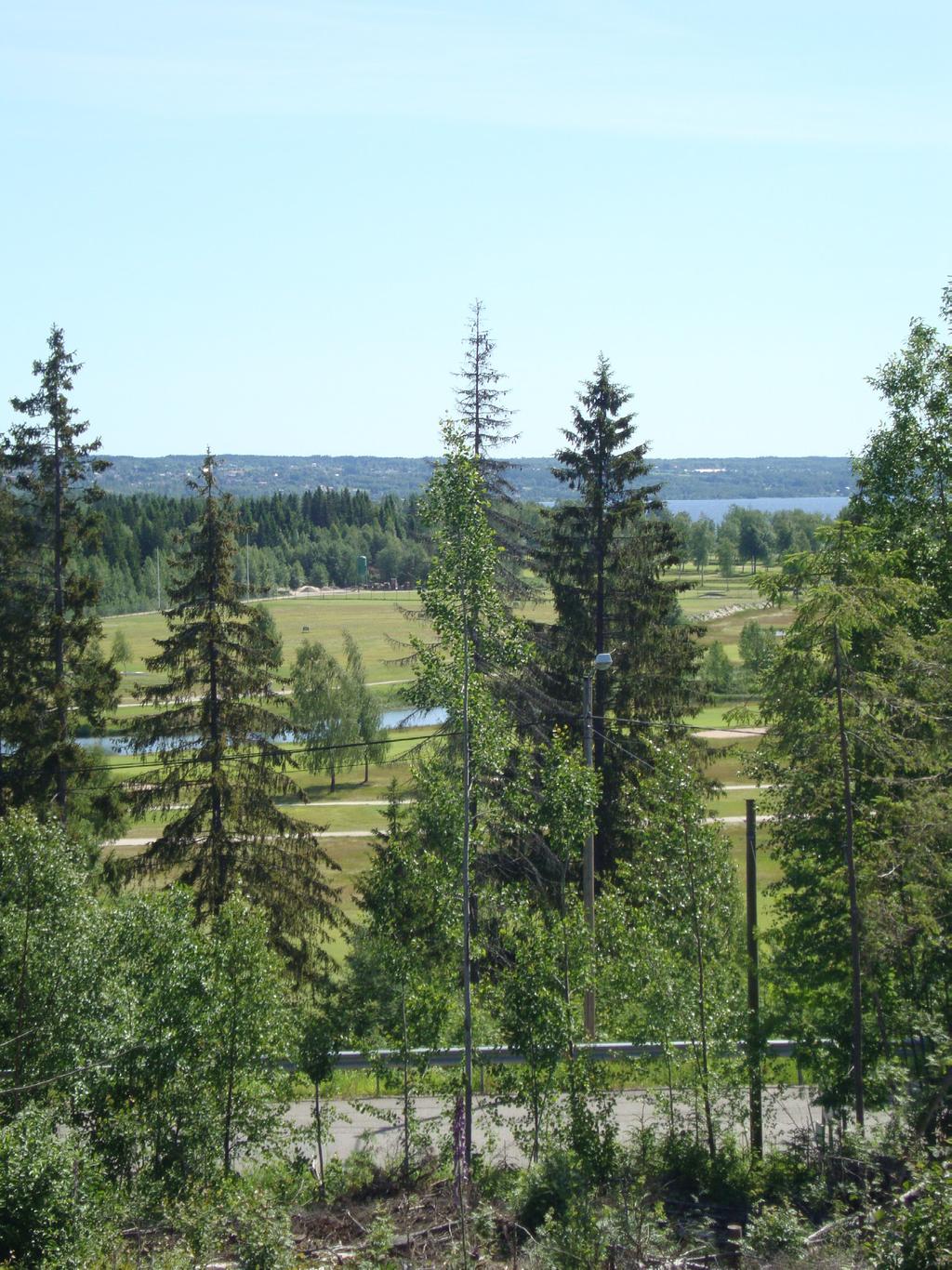 Utblick från Ubo 7 över golfbanan och havet. Ubo 7, Fagervik, Golfbanehyllan. Ett område väster om golfbaneområdet som i första hand föreslås för flerbostadshus, till exempel i form av bostadsrätter.
