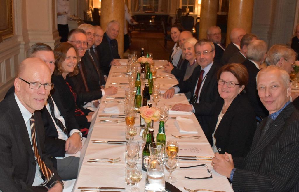 Ett smakfullt och anpassat rödvin förhöjde smaklökarnas receptorer i positiv bemärkelse. Innan taffeln bröts höll f.d. ordföranden genmj Bengt Andersson närvarande medlemmars tack för maten och önskade Försvarets Logistikklubb lycka till i dess kommande arbete.