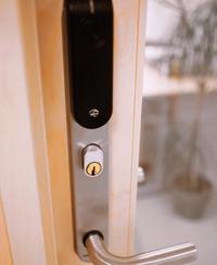Det Enkel och snabb installation betyder att det dagliga arbetet med hela passersystemet Montering av läsarna på dörrarna är okomplicerad. Detta sköts via passersystemets mjukvara.
