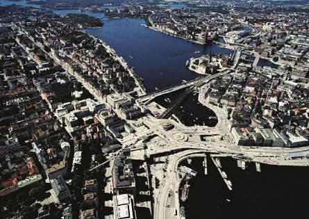 Detta ger möjlighet att utforma platsen till förmån för gående, cyklister och kollektivtrafik.