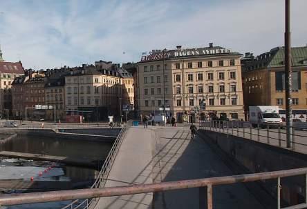Platsen har alltid varit en av stadens viktigaste knutpunkter för kommunikationer i både östvästlig och nord-sydlig riktning.