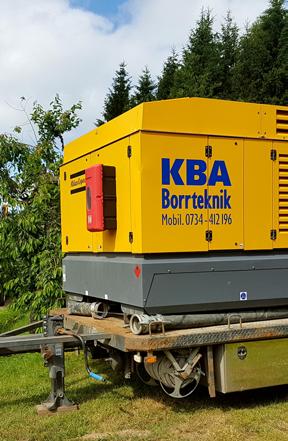 standard kontakta Rallab. Korrugerad Kaxslang Invändigt: Rött naturgui NR. Utvändigt: Svart SBR/NR slitstark och väderbeständig, korrugerad yta.