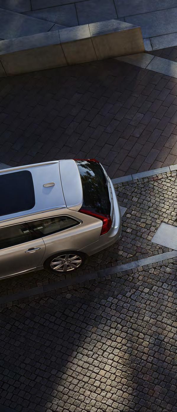 Din Volvo V60 kan hjälpa dig att hitta en ledig parkeringsplats, parkera bilen för dig och till och med betala för parkeringen.