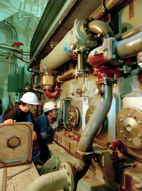 Wärtsiläkoncernen MEUR Q3/2004 Q3/2003 Omsättning 559,0 608,7 Operativt EBITA 1 40,0 32,8 Rörelseresultat 33,4 26,1 Resultat före skatter 31,7 19,3 Resultat/aktie, EUR 0,29 0,27 1 EBITA är