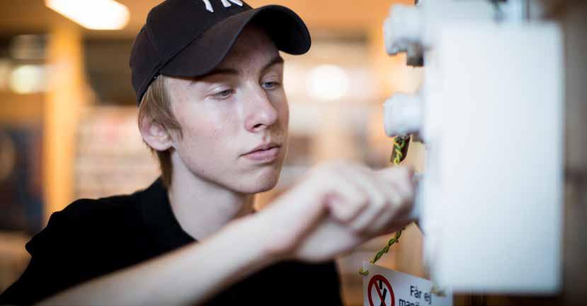 STUDIE- OCH YRKESVÄGLEDNING Det övergripande målet för all studie- och yrkesvägledning är att eleven skall kunna göra fria, medvetna val och känna till dess konsekvenser.
