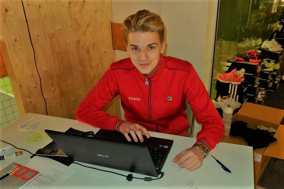 Från vänster Stefan Pilevicz, f d redaktören Bo Hemborg, Gert Hansson och hemmasonen Michael Nygren Gustavsbergs TK. Inga problem som inte fann sin lösning vid detta bord!