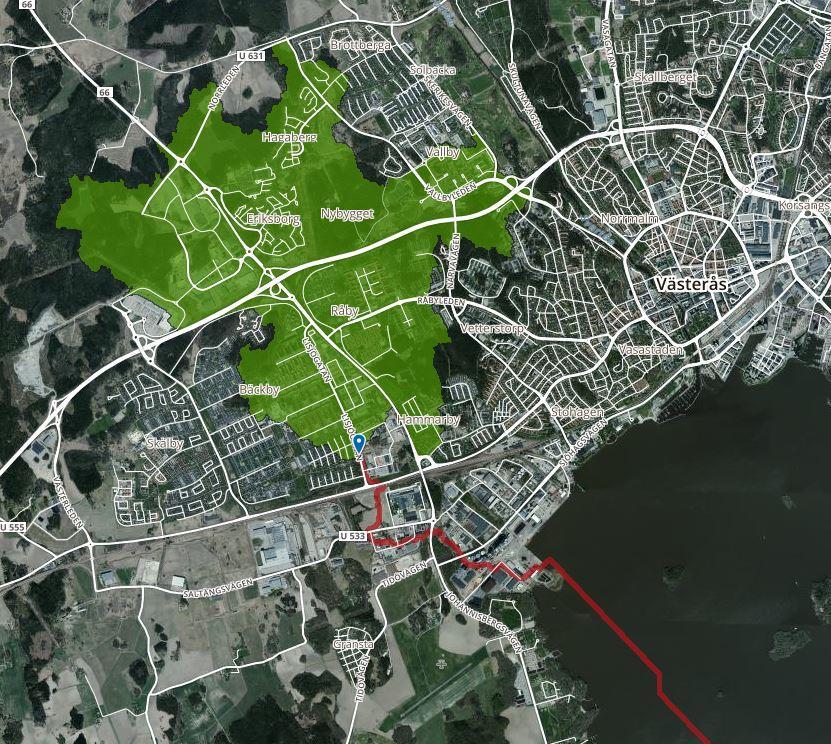 Höjdsättning inom området Planområdet ligger i ett relativt stort tillrinningsområde som bidrar med dagvatten vid kraftiga regn. Detta område visas med grön markering i Figur 2.