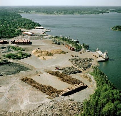 En ombyggnad av Forsmarks hamn och farled kräver nya tillstånd enligt miljöbalken för både verksamhet och nya anläggningar.