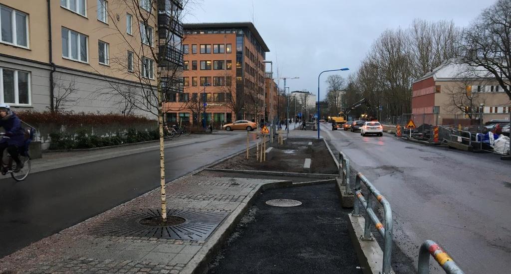Figur 30. Grönblåa systemet på Strandbogatan i Uppsala med luftigt förstärkningslager, regnbädd och trädgrop.