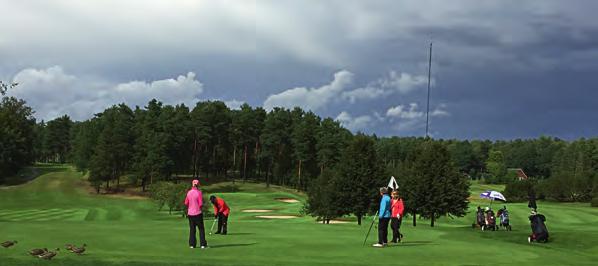 Vilken frukost en dröm för en golfspelare! Riktigt bra med frukt, grönsaker, smoothies och annat fyllde våra tallrikar. Detta stod vi oss bra på! Något labilare väder skulle det visa sig!