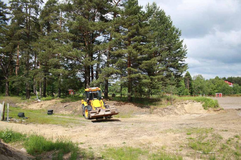 Figur 7. Boplatsen Skjutbanan (Valbo 460) är utplånad av skjutbana och paddock. Foto: Maria Björck, taget från sydväst. Figur 8.