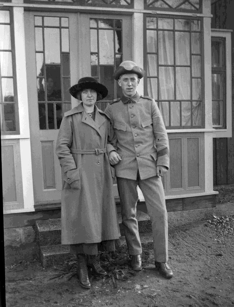 Folke var född nyårsafton 1900. Benny var två år yngre. Märta är en av dem som Joel tog många kort av. Fotona på familjen är före min tid men jag minns ju alla i familjen, inte minst från min skoltid.