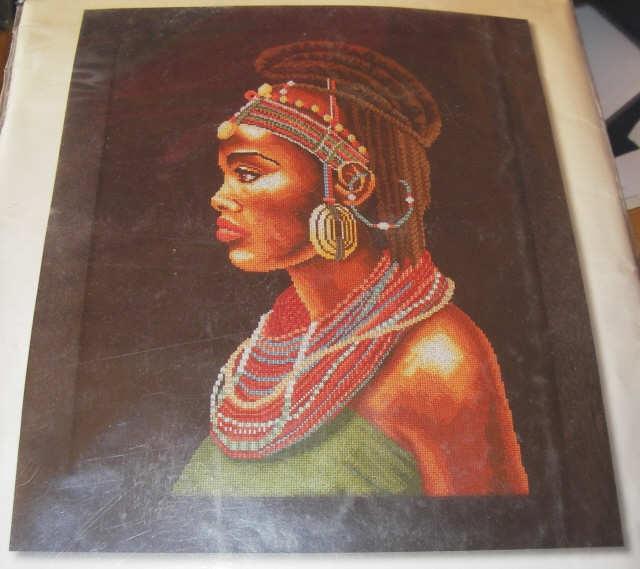 Storlek 37x48 cm 2060 SEK Lanarte. Afrikas traditionella juveler.