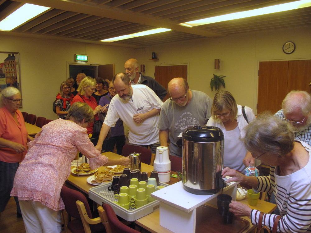 På första onsdagssamkvämet den 5 september, då Wermdö Durspelare stod för musiken, så fikade vi nere i Ansvarig utgivare: Kjerstin Lindström 08-583 561 66 Redaktionen: Lars-Åke Callander 08-776 02 40