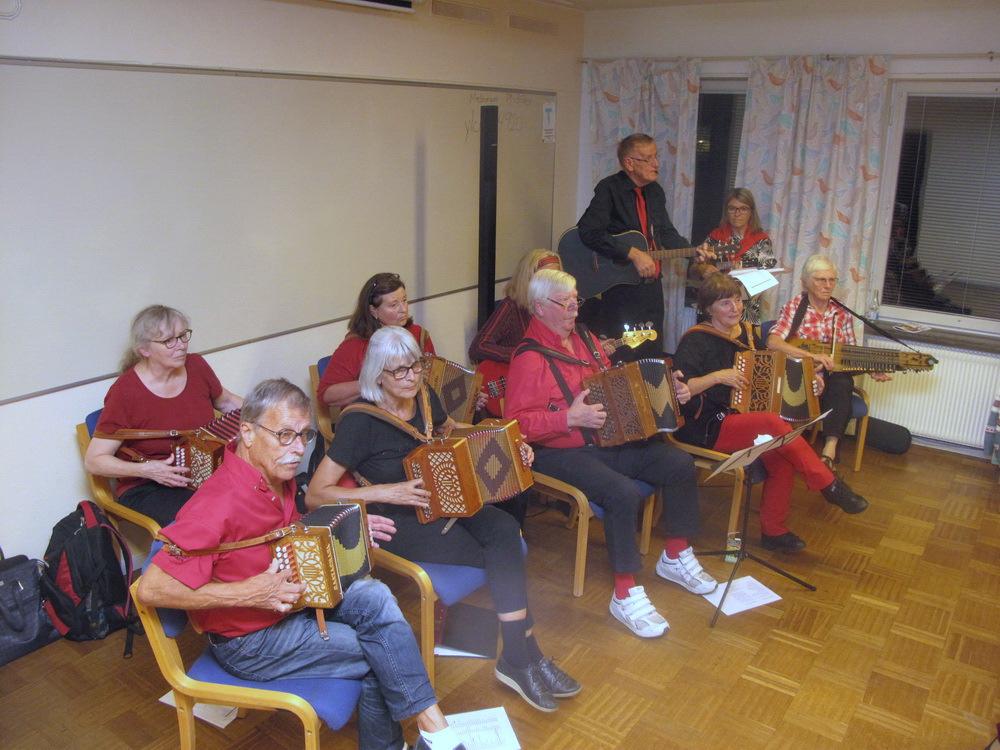 se Hemsida: www.soderringen.
