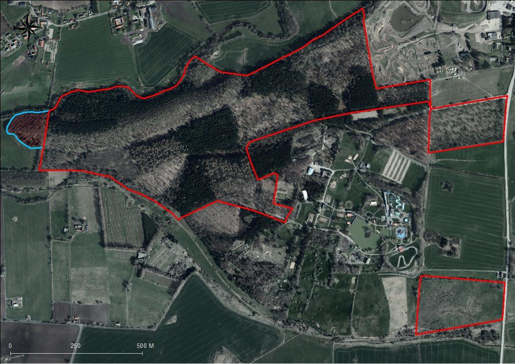 Karta 1. Den aktuella utökningen är markerad med röda raster samt blå gräns. Ärendets handläggning Naturreservatet Kronoskogen bildades genom Tomelilla kommuns beslut den 28 september 2015.