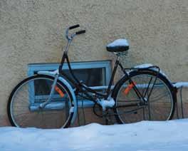 Lite att tänka på nu när det är vinter igen Cyklar Vi ber dig som har cykel i cykelstället på gården att vara observant när och om snön kommer.