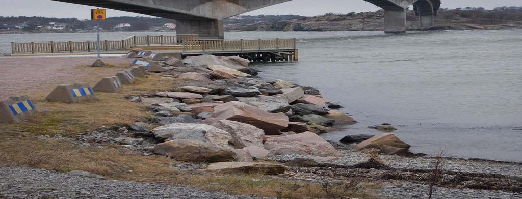 Fast brygga Fasta bryggan blir en räls/stålstolp-konstruktion. Mått i ytterkant ca: 35 meter, bredd ca: 6 meter.