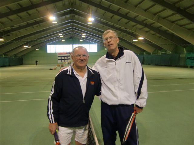 Längst till höger tredjeseedade tysken Ewald Przewloka som här skall möta Bo Karlsson. Tysken vinner med 7-5, 6-2.