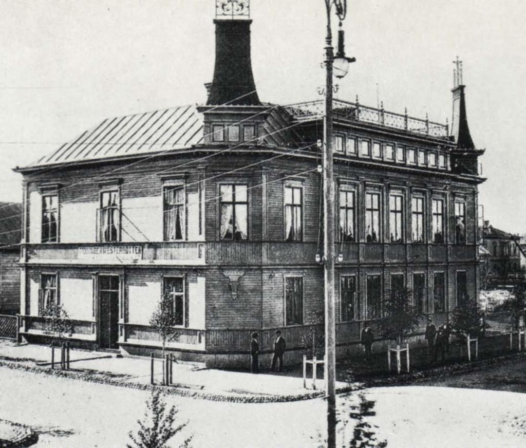 12 Västerbottens Folkblad Rådhusesplanaden 4 Tel. Namnanrop 1948 Västerbottens Kuriren AB Rådhusesplanaden 10 Tel. Namnanrop 1948 ## - Etablerad 1910 - ## med 100 000 i aktiekapital -- vkst dir. J. M.