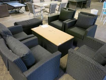 med 5 fåtöljer, bord o sittbänk 1902-026