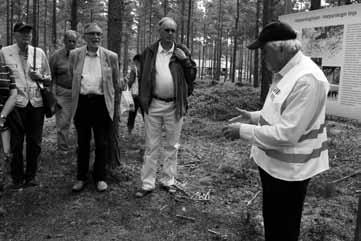 Pargasiterna såg Okänd soldat i Harparskog krigsstig vid vilken olika lokala krigshändelser återberättades av ytterst kunniga guider.