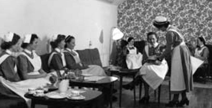 1 SAMMANFATTNING OCH BAKGRUND Södersjukhusets historia År 1929 fick generalfältläkaren Fritz Bauer och ingenjören Hjalmar Cederström i uppdrag att utarbeta förslag till alternativa utbyggnader av