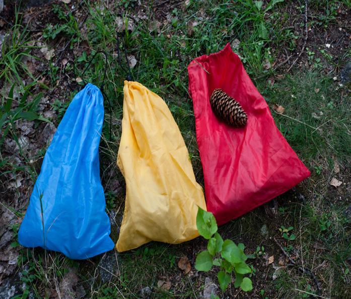 UPPTÄCKA NATUREN Hemliga påsen Stoppa några föremål från naturen i en påse! Vad finns i påsen? Känn med händerna utan att titta! Var i smågrupper.