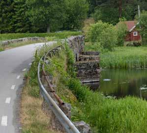 15-565-1 Bro över Viskan vid Segloraberg Stenvalvsbron över Viskan är en imponerande syn och konstruktionen har med tanke på åldern klarat sig väl.