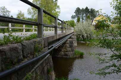 sidan av balkarna har skett på ett okänsligt sätt och installationerna inkräktar på de kulturhistoriska