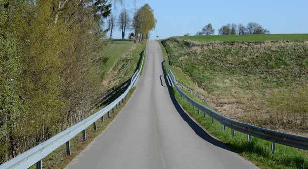 Vid en sentida ombyggnad ersattes det ursprungliga grönmålade L-profilräcket med ett modernt räcke.