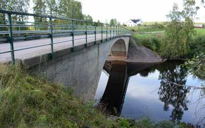 Brobanan har en tydlig puckelform som ger en speciell känsla vid passage över bron.