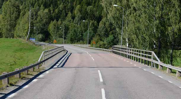 Trafikanterna har ingen möjlighet att se annat än originalräcket vid passage över bron.