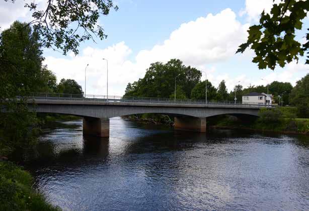 13-144-1 Bro över Lagan vid Knäred Broformen är utsökt med behagfullt votade underflänsar i en tidstypisk anda.