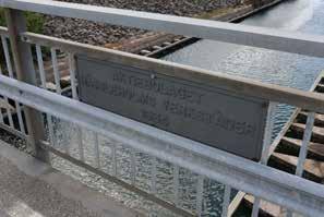 Svängbron över Sotenkanalen i Bohuslän är ett utmärkt exempel på en bro i ett välexponerat läge med intressanta teknik- och brohistoriska detaljer.