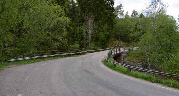 Mötet med bron är utmärkt där trafikanterna ges möjlighet att betrakta åtminstone