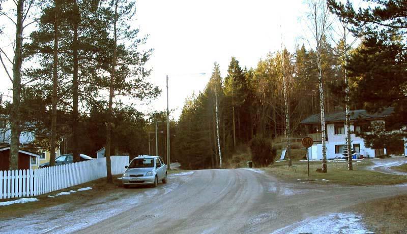 6.1.10 Problemområden Brant terräng Den kuperade terrängen ger lätt en för brant gatulutning, vilket har varit en utmaning vid placeringen av de nya bostadsområdena men också vid kompletteringen av