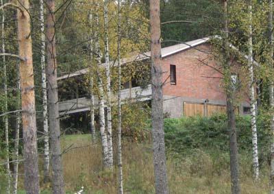 Flyttblocken är på privat tomtmark och ska bevaras. De är betydelsefulla för landskapsbilden. 2.1.3 Bebyggd miljö På planområdet finns 27 bebyggda fastigheter.