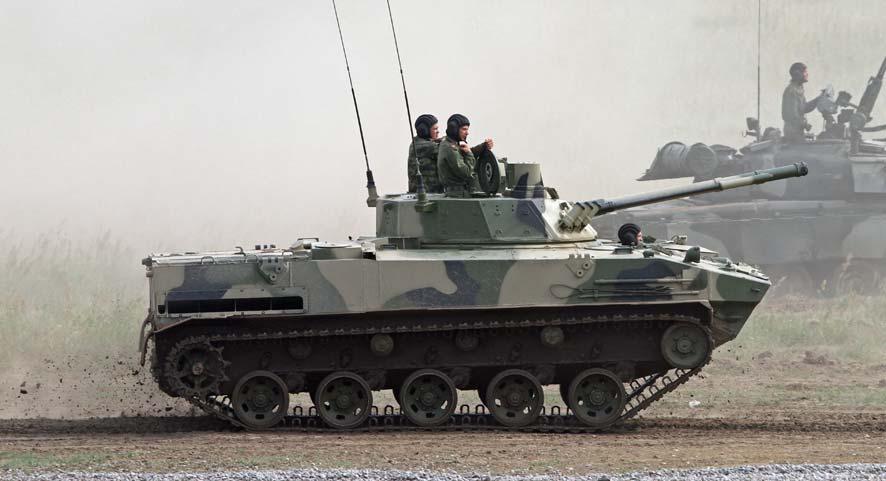 baktill, frontpansaret och massiva  (Foto:FMV) BMD-4M,