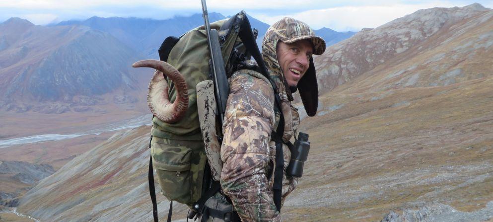 Höjdpunkter Höjdpunkter & & Beskrivning Beskrivning Jakt efter Dall Sheep, Caribou, grizzlybjö.
