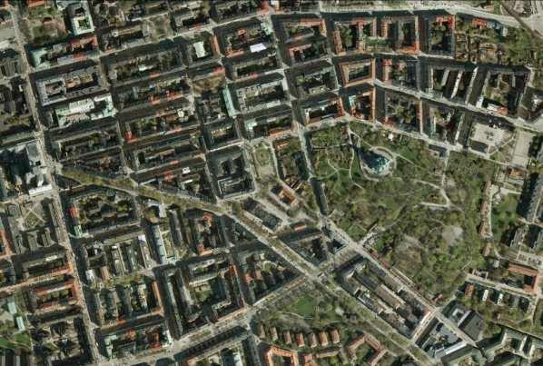 Analysen av gatustrukturen till höger visar däremot att stadsdelarna har helt olika strukturella egenskaper.